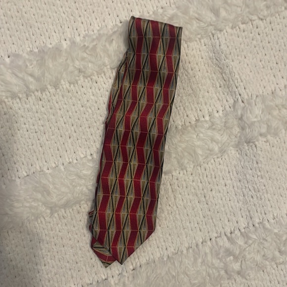 InDesign boyswear tie burgundy button down long sleeve shirt khaki shorts boy 2T - Picture 5 of 11